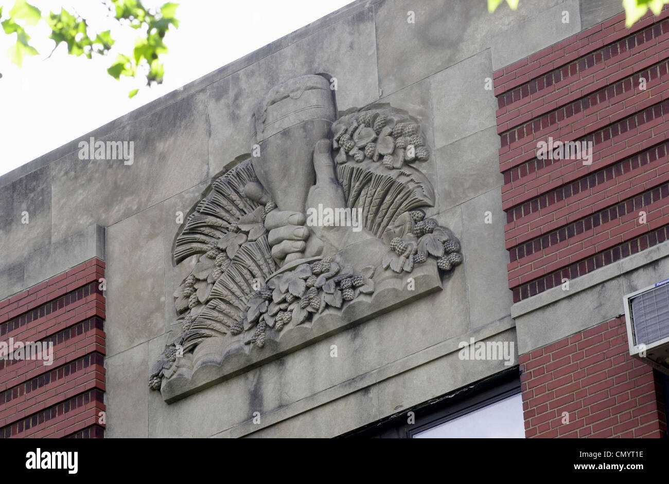 L'ex birrificio Schaffer edificio sul Kent San a Williamsburg, Brooklyn il 21 maggio 2002. (© Richard B. Levine) Foto Stock