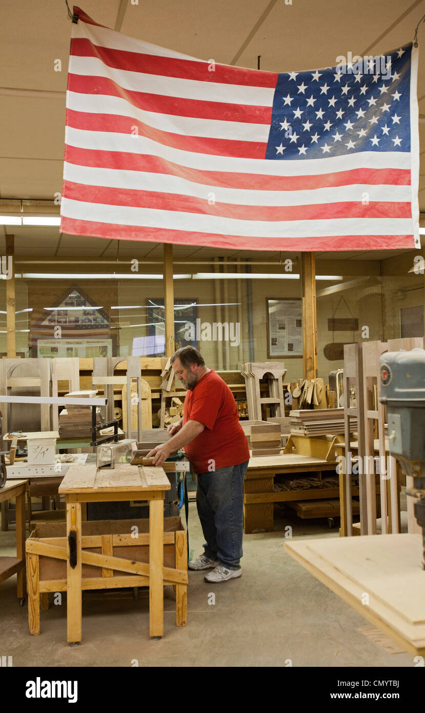 Fabbricazione di mobili al Amana Mobili & Clock Shop Foto Stock