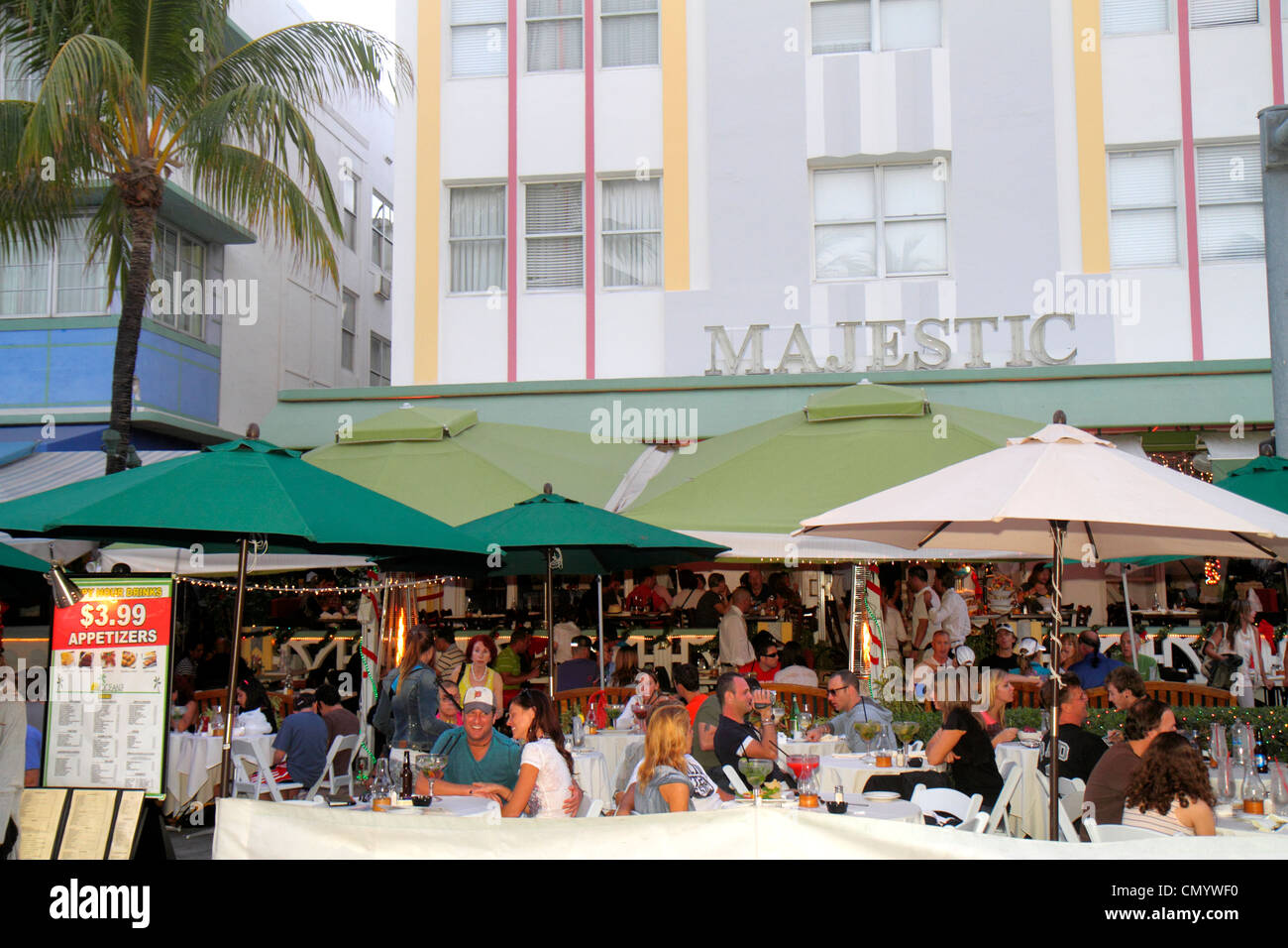 Miami Beach Florida, Ocean Drive, Art Deco Historic District, Majestic, hotel, ristoranti, ristoranti, ristoranti, ristoranti, caffè, al fresco marciapiede fuori Tab Foto Stock