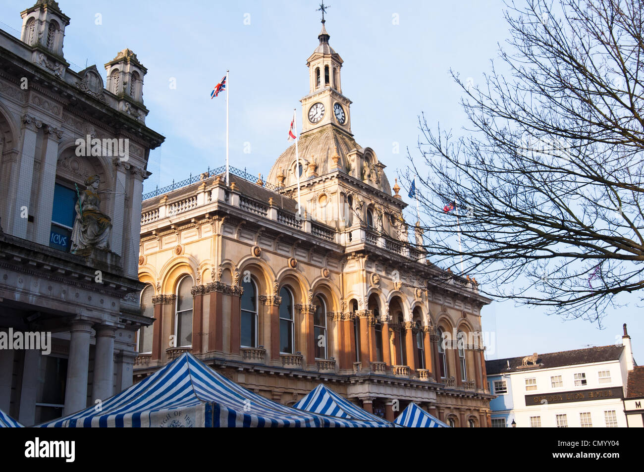 Ipswich town hall con tettoie di mercato. Suffolk. In Inghilterra. Foto Stock