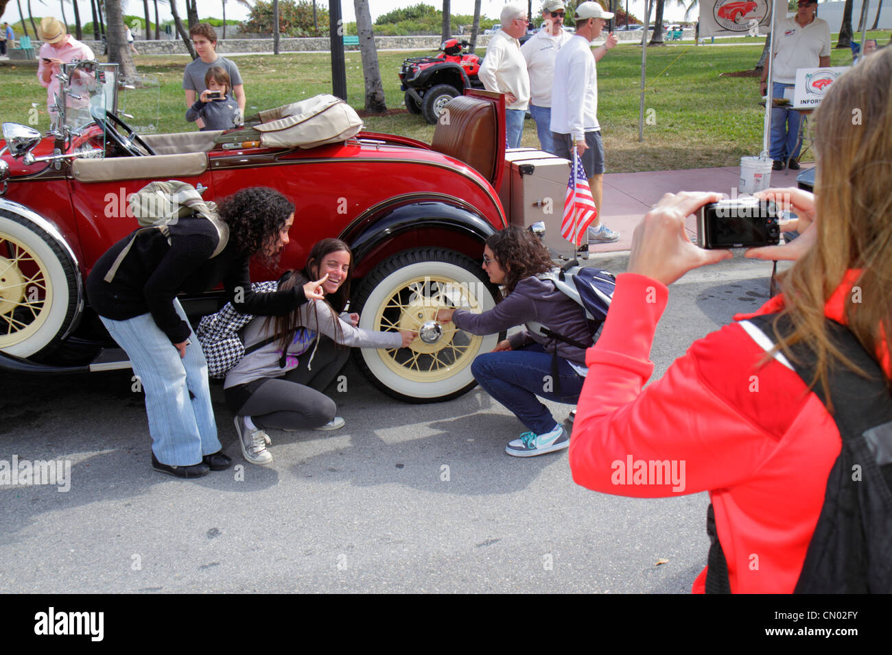 Miami Beach Florida,Ocean Drive,Art Deco Historic District,Art Deco Weekend,festival,evento,auto sportive,vendita esposizione prodotti auto da collezione, Foto Stock