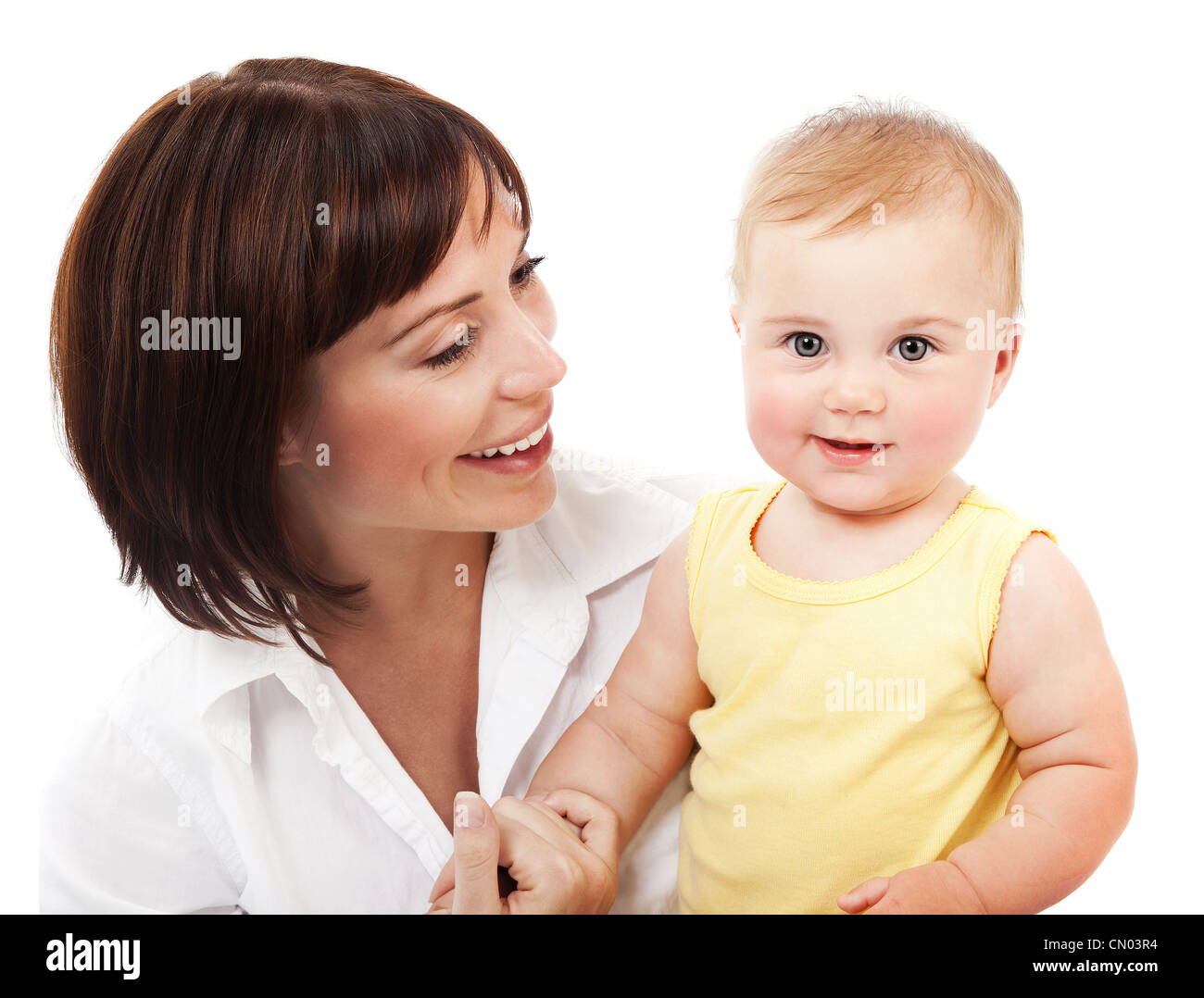 Felice la madre e il bambino ritratto isolato su sfondo bianco, sorridente divertendosi, bella famiglia sana, il concetto di felicità Foto Stock