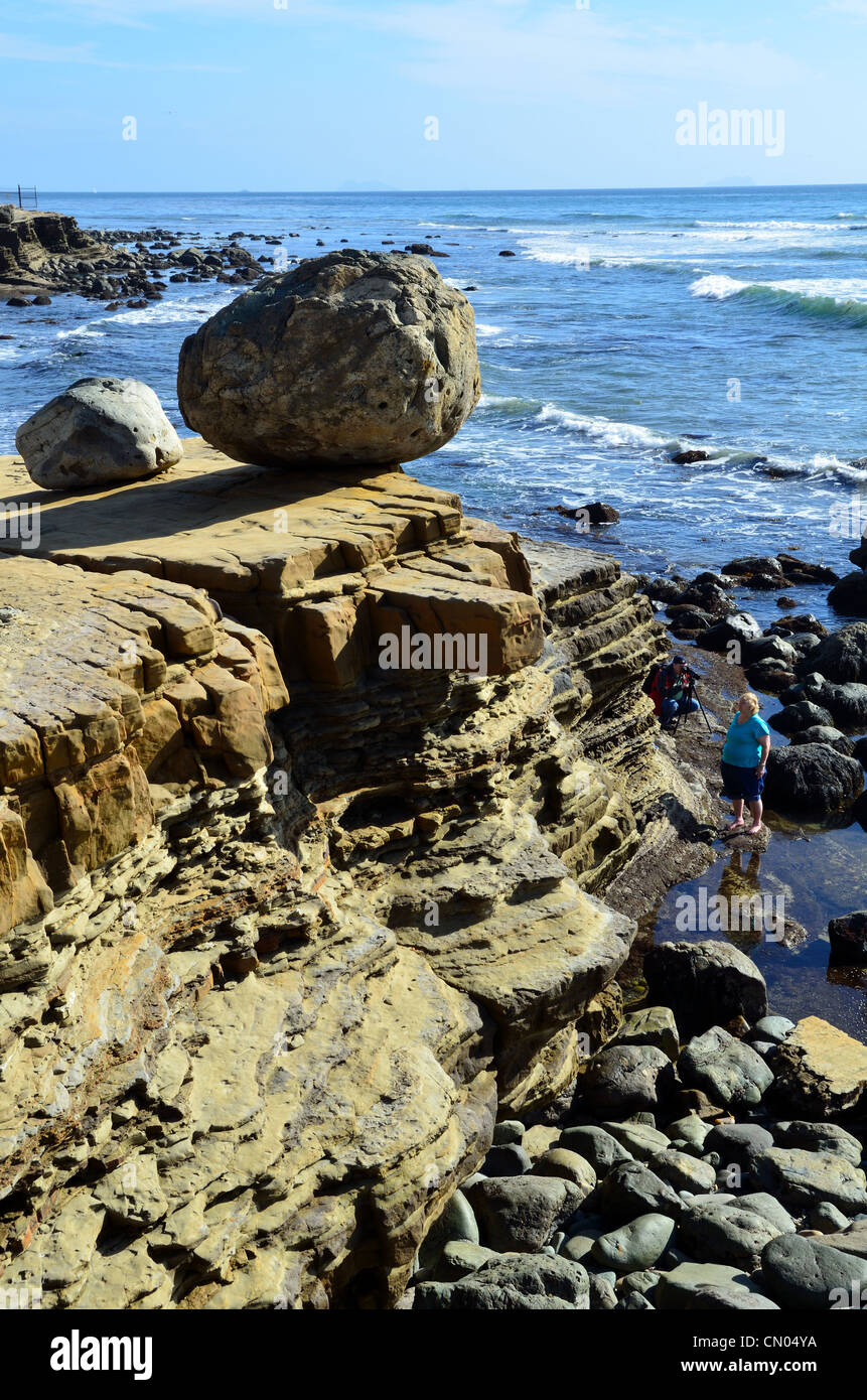 Roccioso riva del mare presso il Cabrillo National Monument. San Diego, California, Stati Uniti d'America. Foto Stock