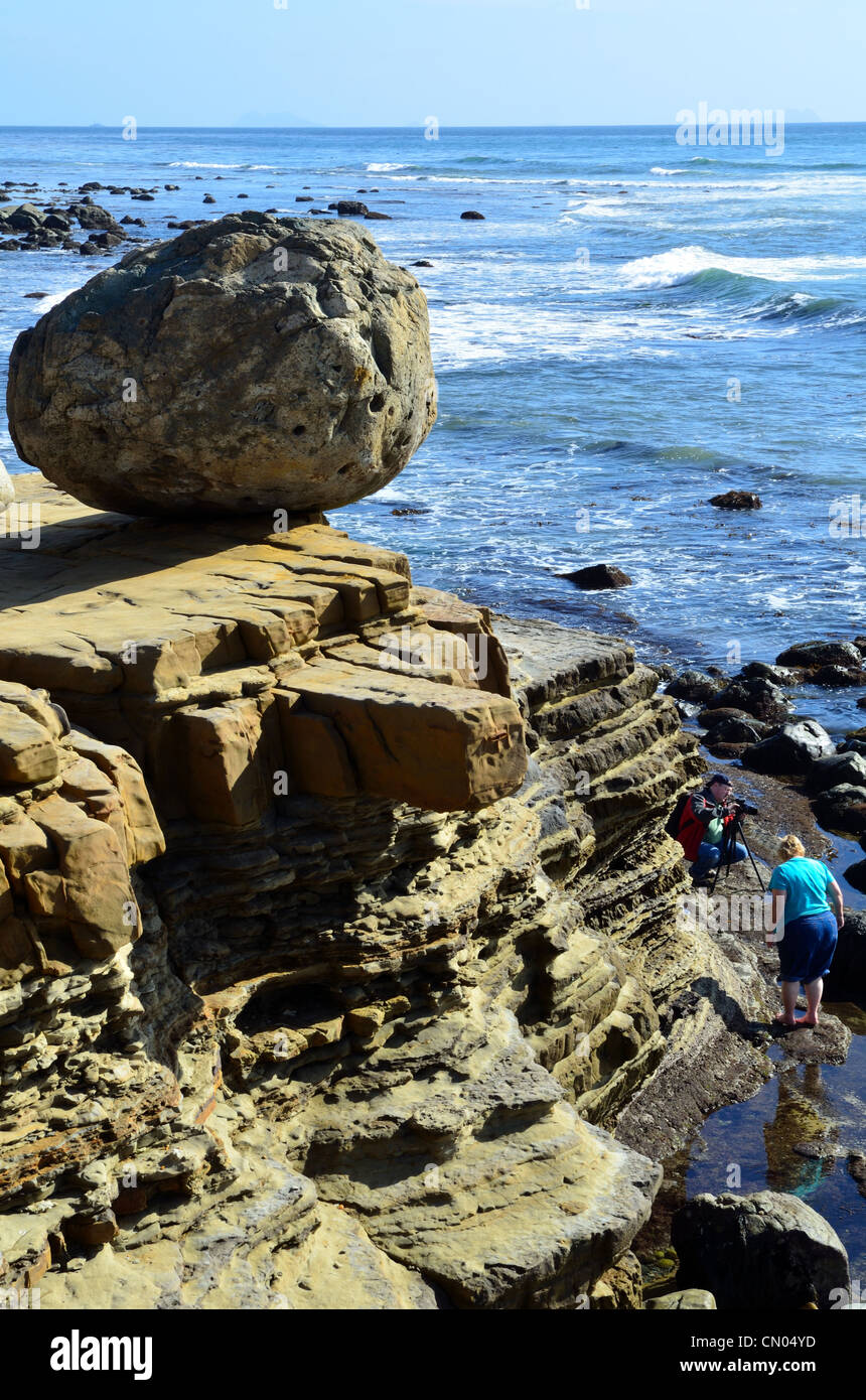Roccioso riva del mare presso il Cabrillo National Monument. San Diego, California, Stati Uniti d'America. Foto Stock