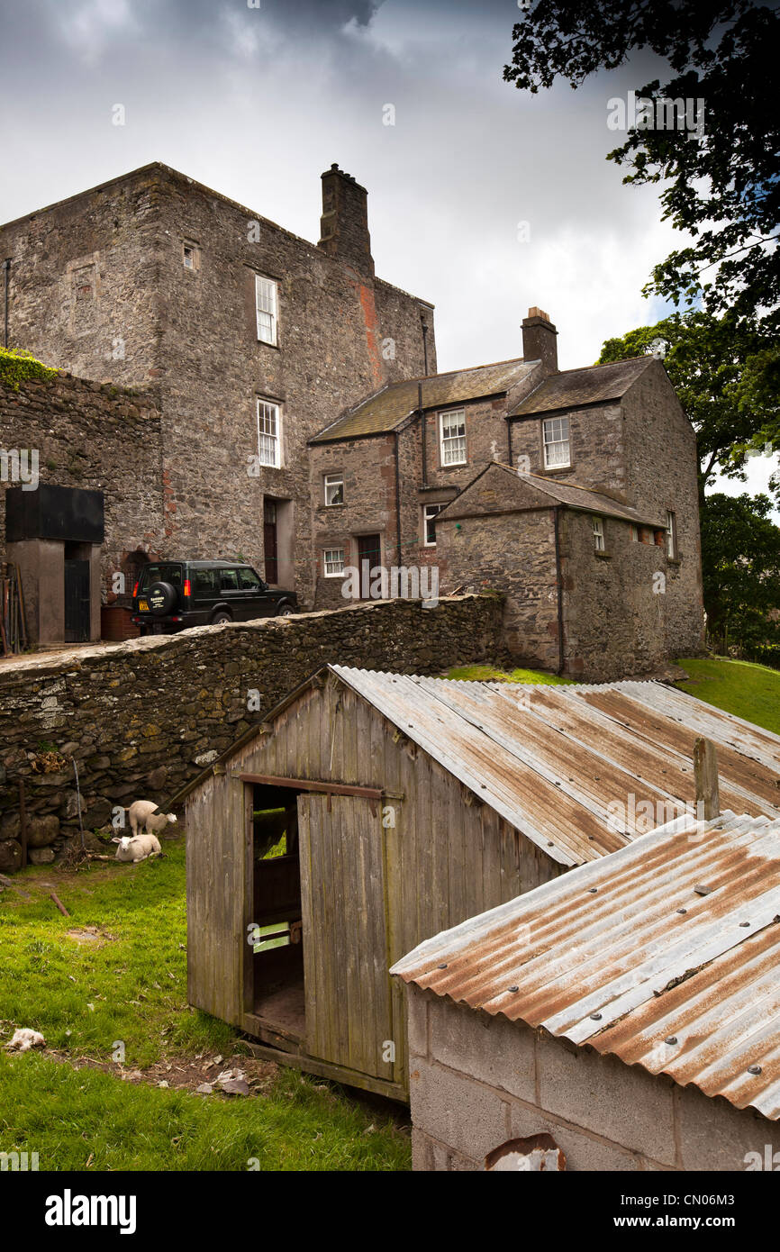 Regno Unito, Cumbria, Millom, Agriturismo Castello, costruito in epoca normanna casa fortificata Foto Stock