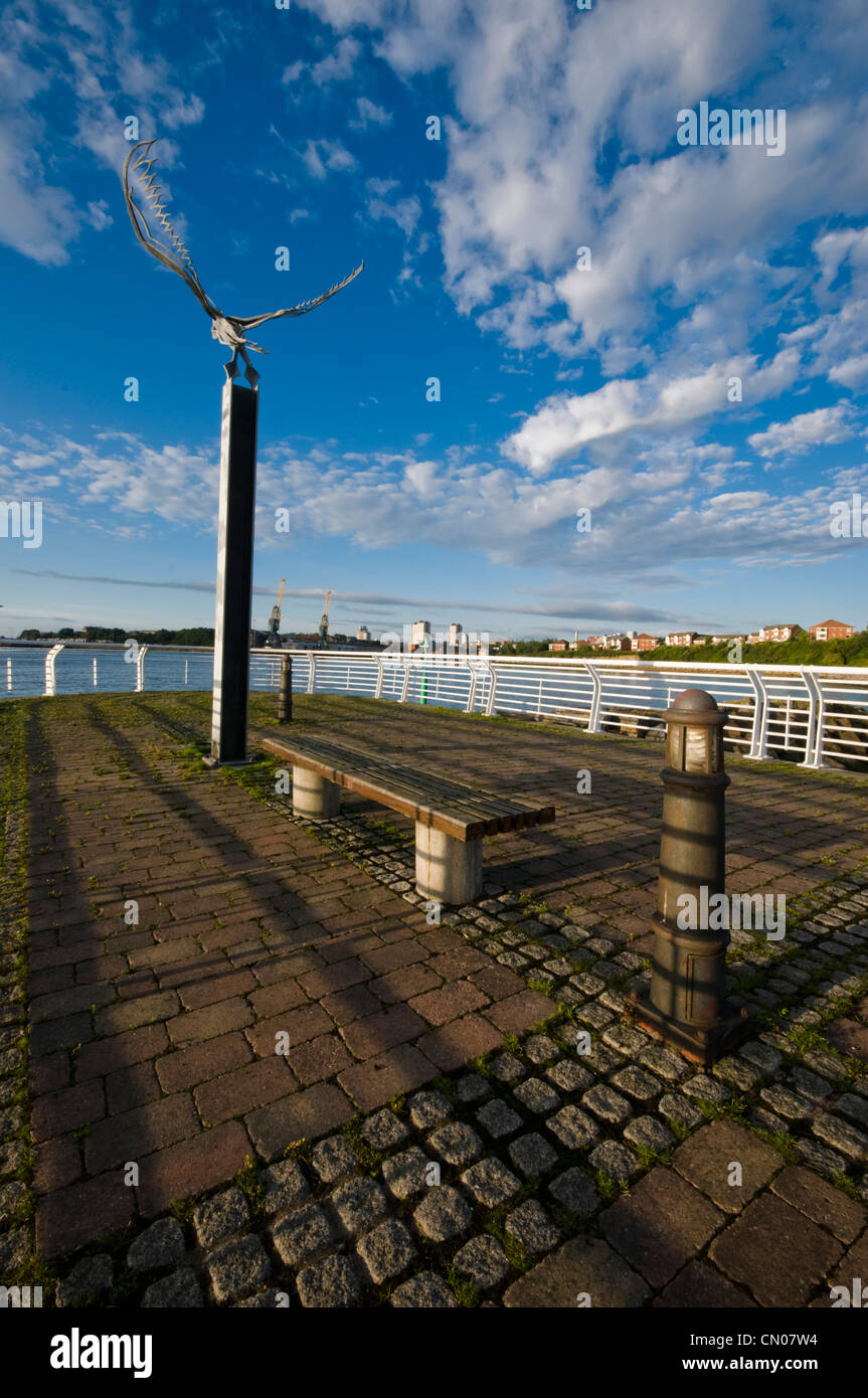 Arte pubblica la scultura di un uccello di prendere il volo in Sunderland Foto Stock