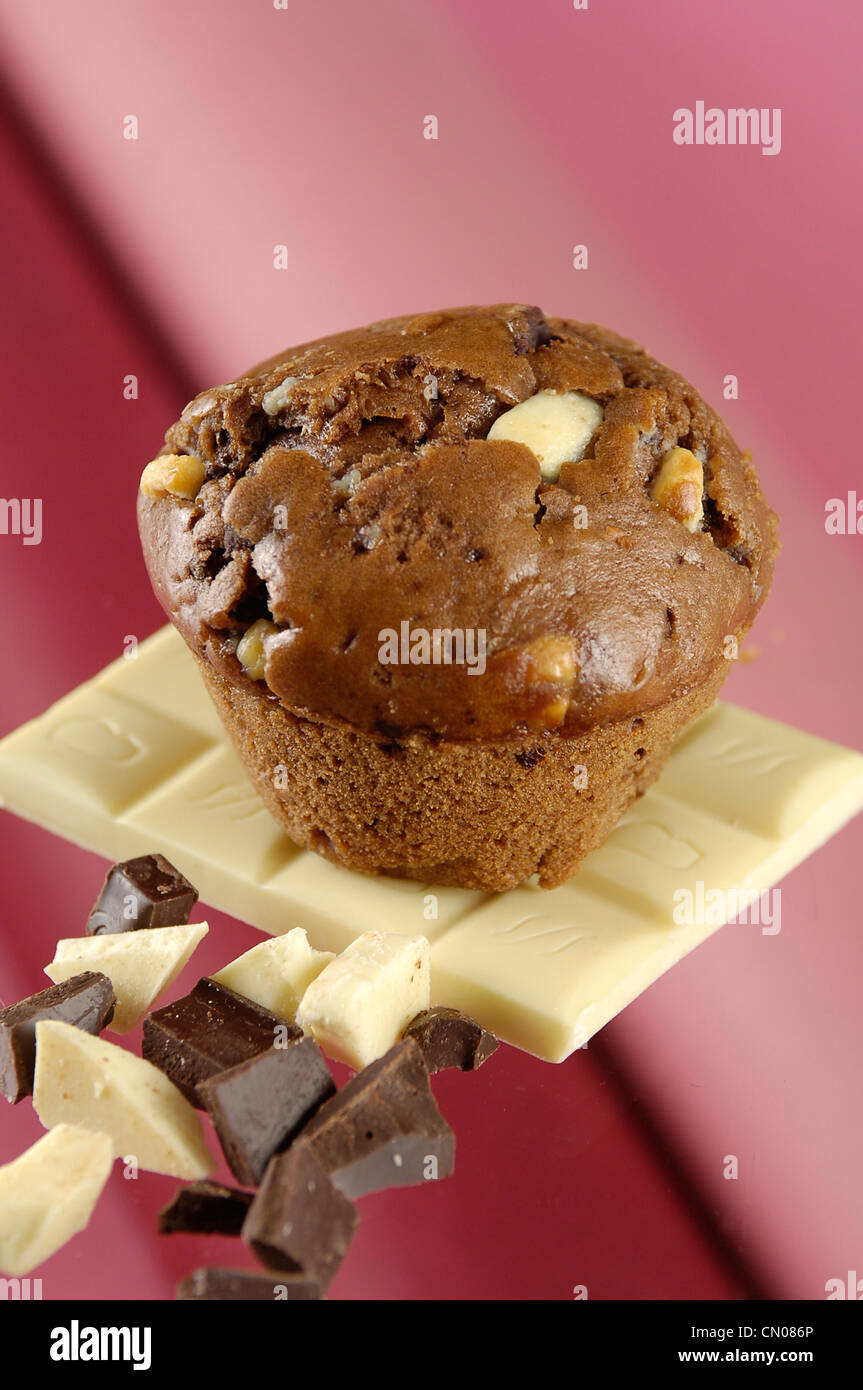 Muffin al cioccolato e cioccolato bianco Foto Stock