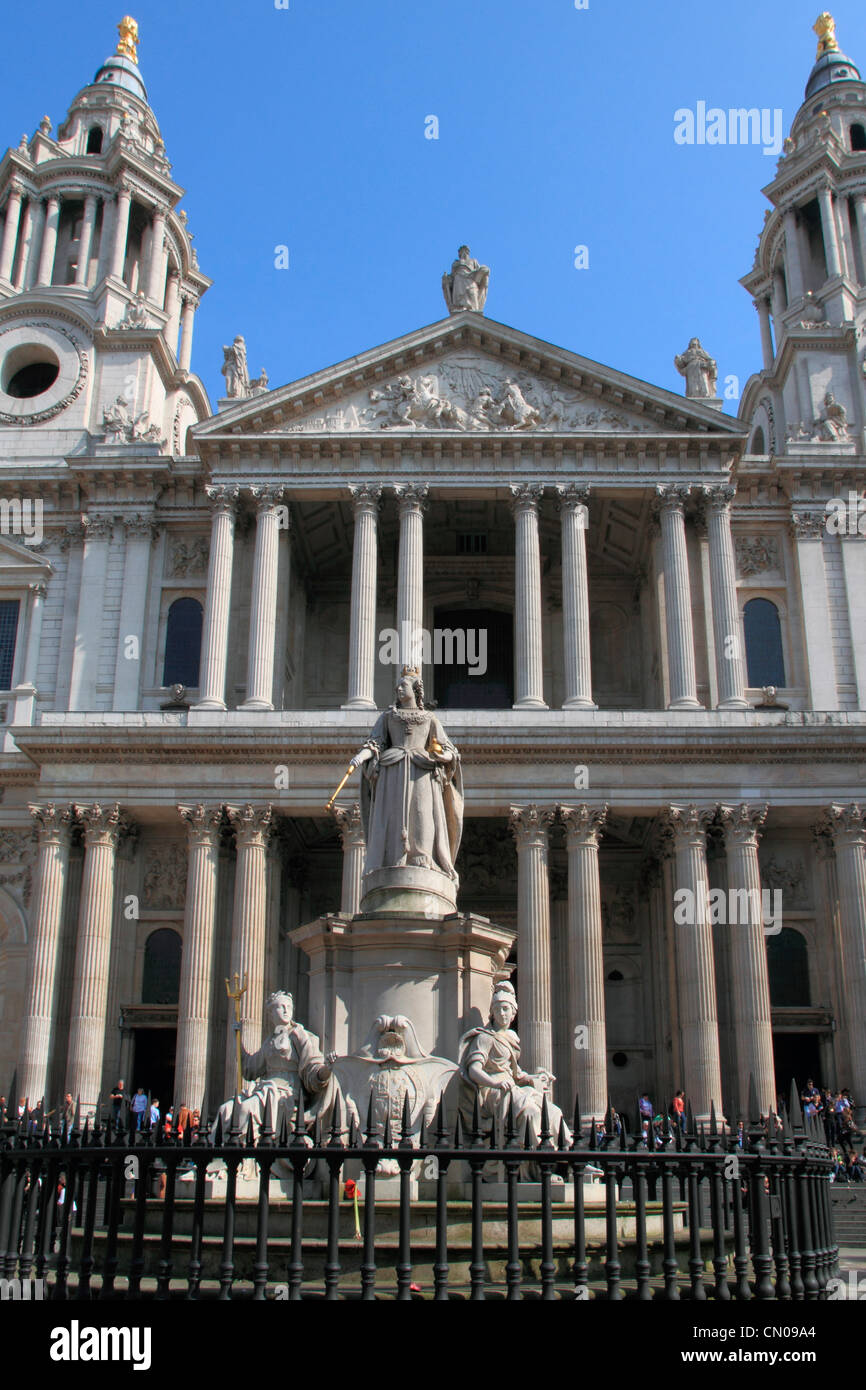 Inghilterra Londra St.Pauls Cathedral & Queen Victoria Foto Stock