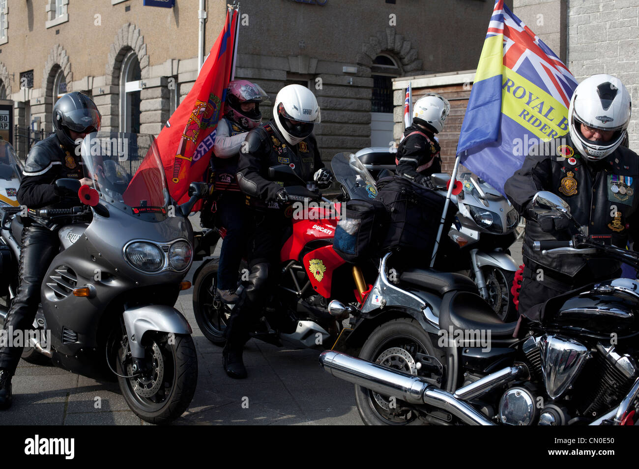 I membri della Royal British Legion Bikers le derivazioni St Nazaire parade. Foto Stock