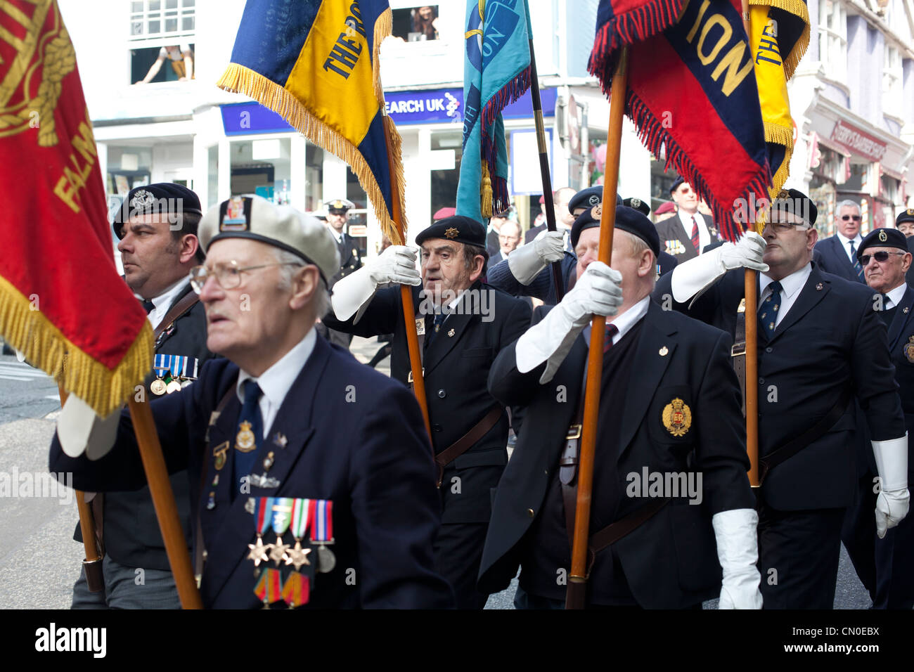 I membri della Royal British Legion presso il St Nazaire parade. Foto Stock