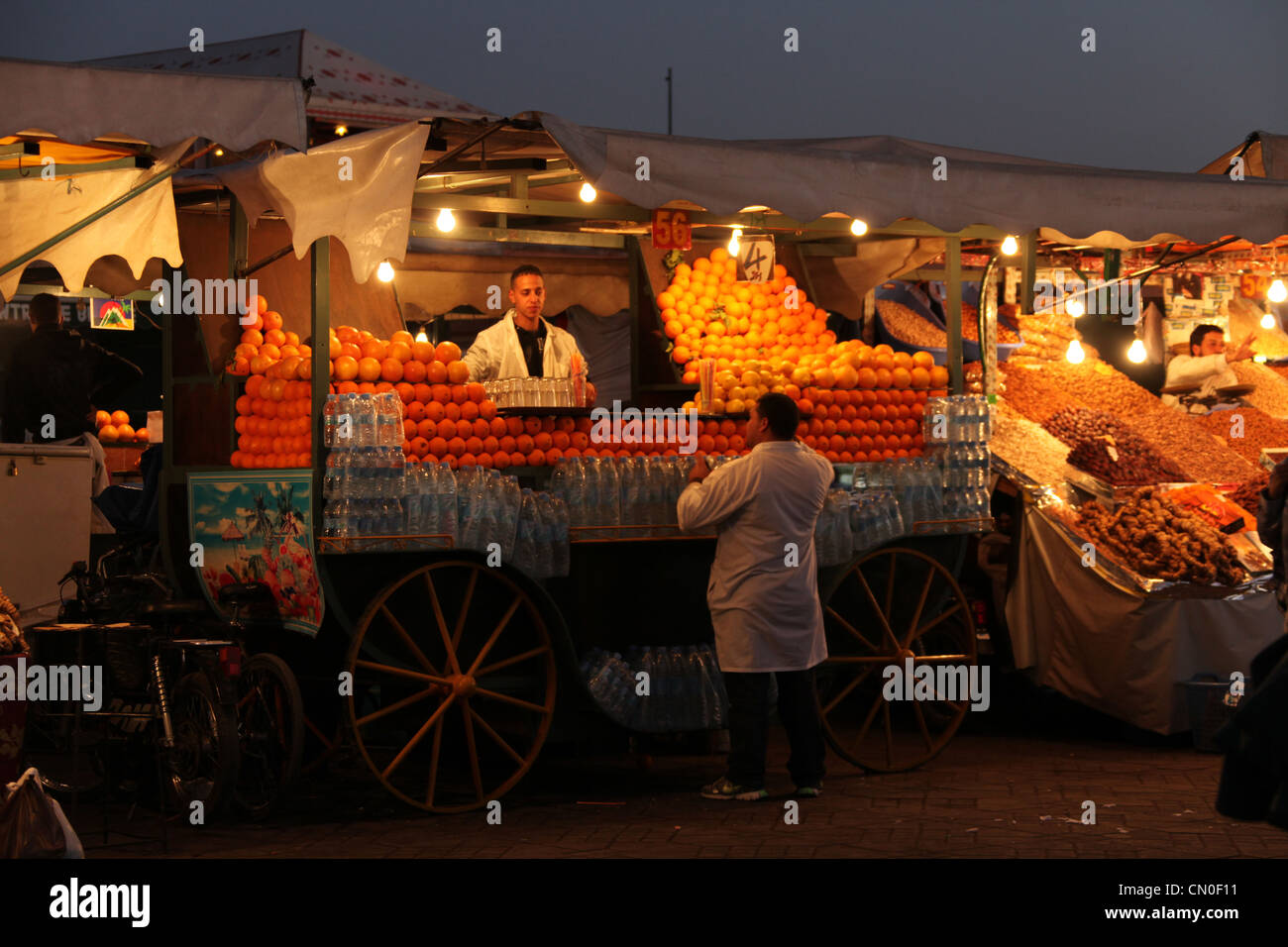 Succo di arancia stallo in Marrakech Foto Stock