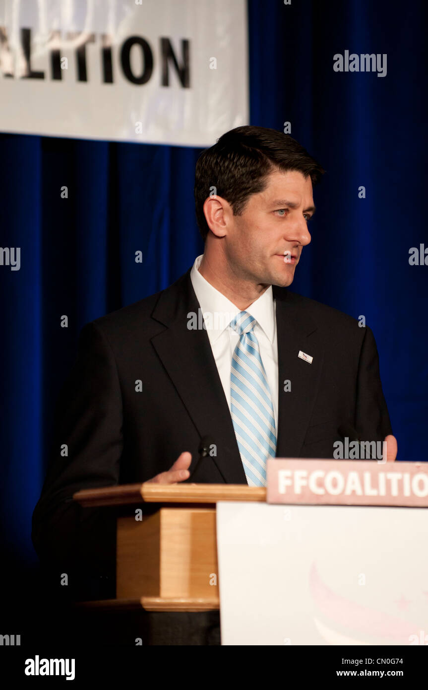 Paul ryan proviene da waukesha, WI per avallare Mitt Romney per le prossime elezioni presidenziali primarie e parlare con i sostenitori del GOP. Foto Stock