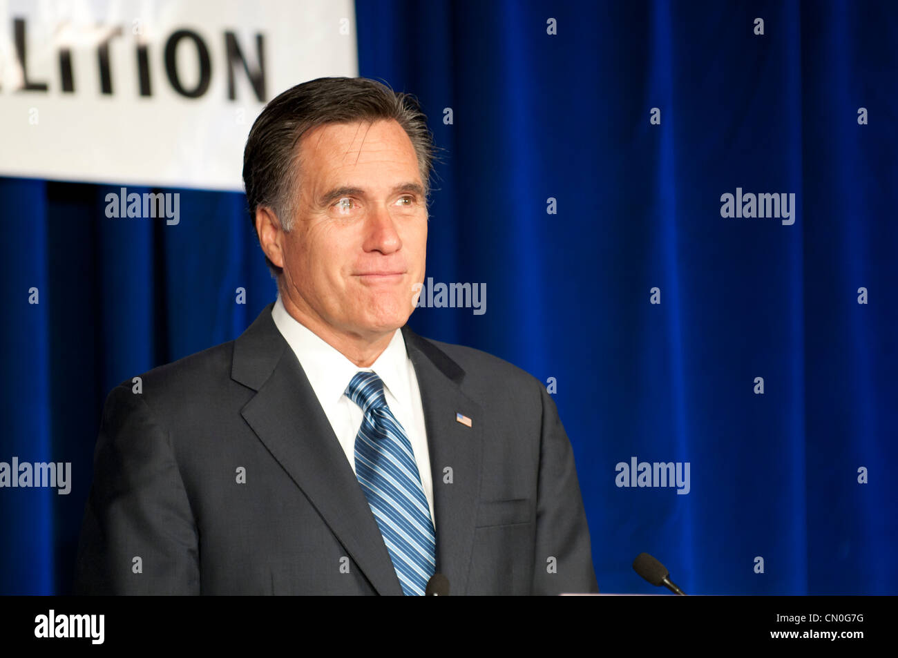 Mitt Romney parla ai suoi elettori in un rally in Wisconsin per raccogliere sostegno per le elezioni presidenziali primarie. Foto Stock
