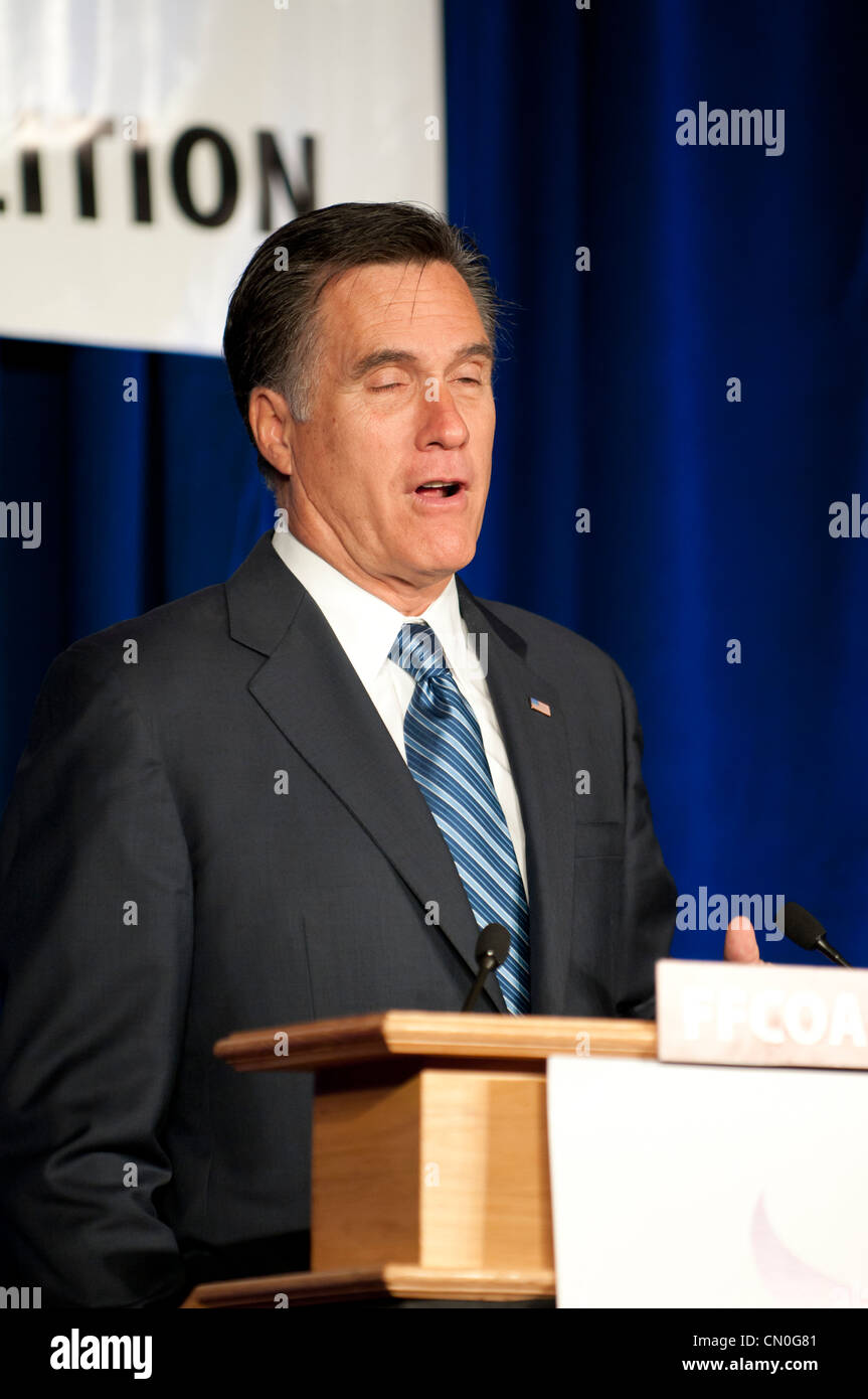 Mitt Romney parla ai suoi elettori in un rally in Wisconsin per raccogliere sostegno per le elezioni presidenziali primarie. Foto Stock