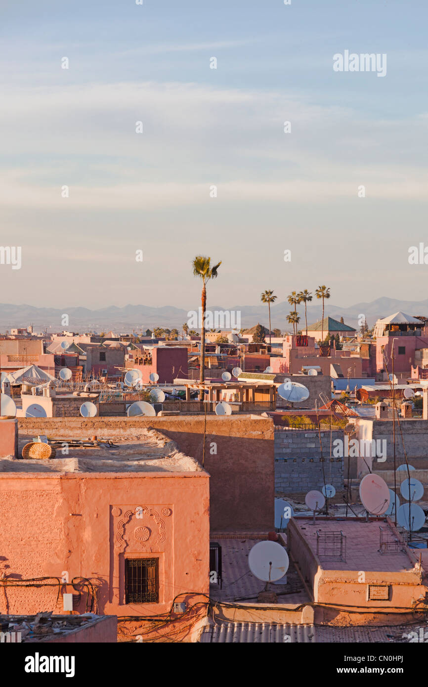 Immagine dei tetti di Marrakech nel tramonto Foto Stock
