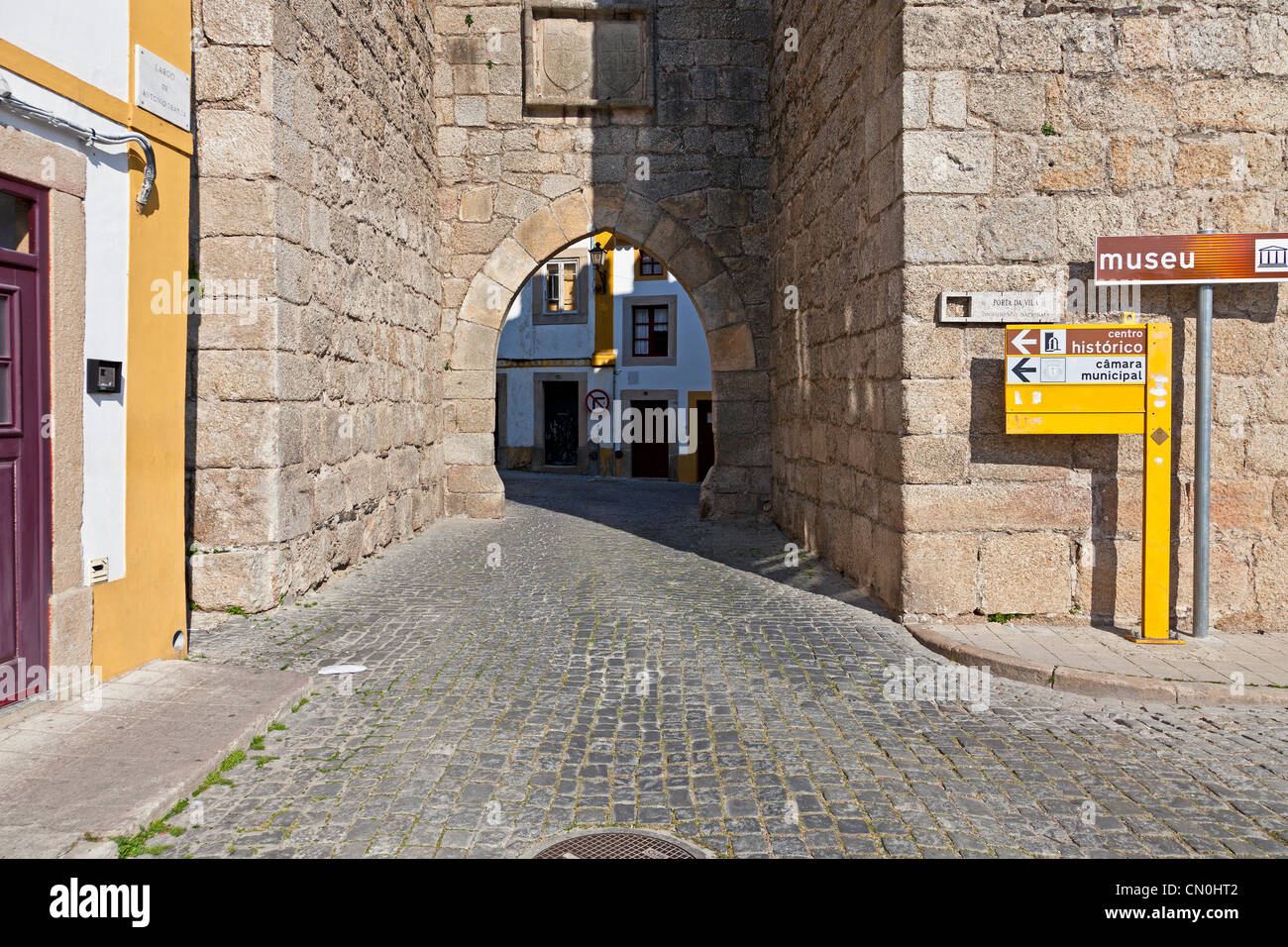 La città di Gate (Porta da Vila) di Nisa. Nisa, Portogallo. Foto Stock