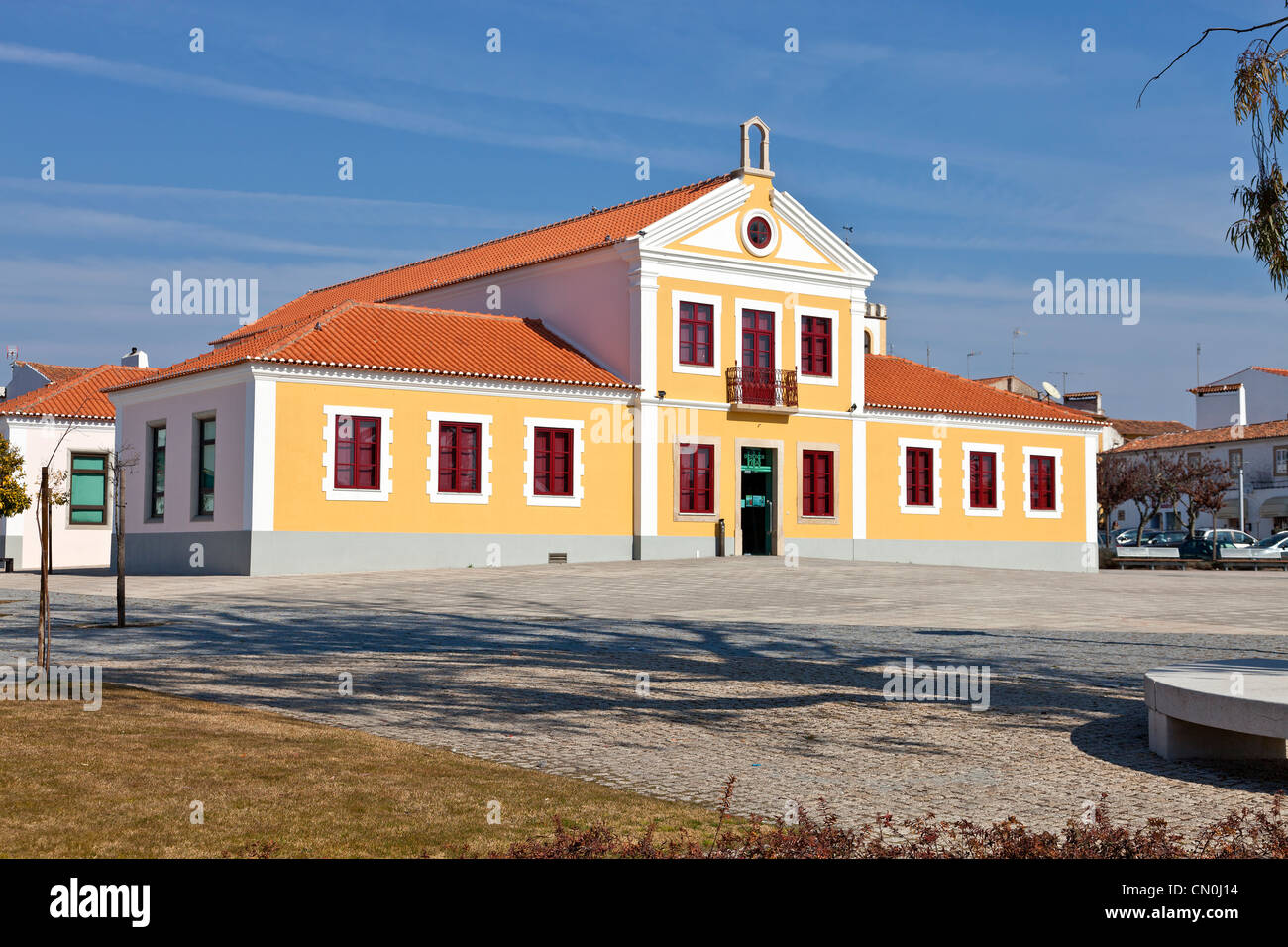 La Biblioteca Comunale di Nisa noto anche come Biblioteca Municipale di Dr. Motta e Moura. Nisa, Portogallo. Foto Stock