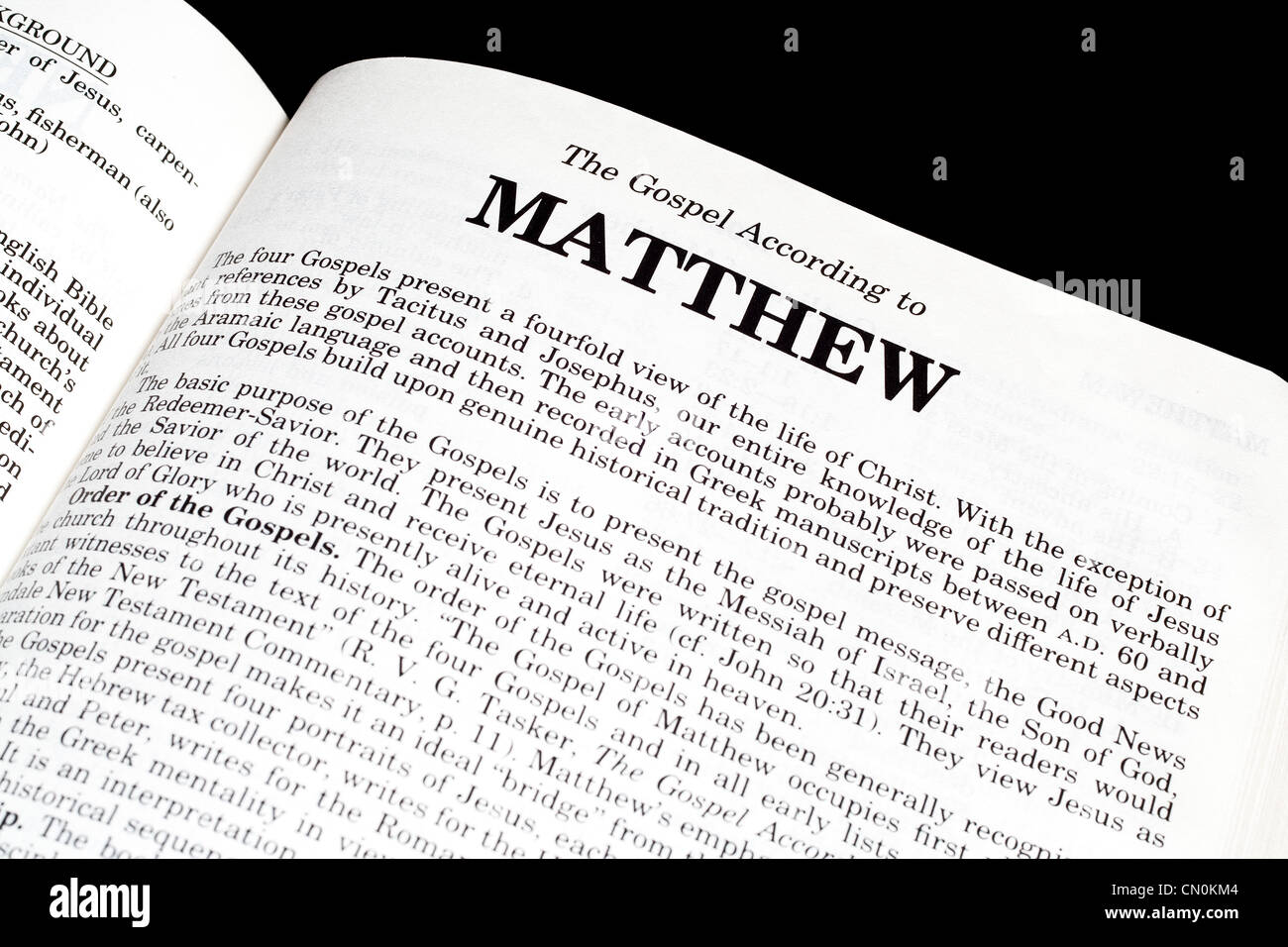 La Bibbia aperta fino al Vangelo di Matteo Foto Stock