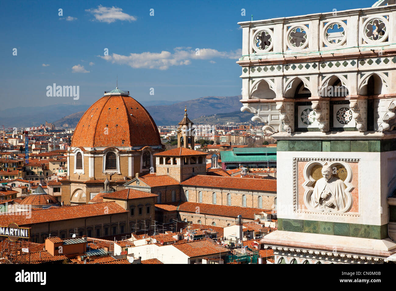 L'Europa, Italia, Firenze, San Lorenzo e le Cappelle Medicee di Giotto è la torre campanaria Foto Stock