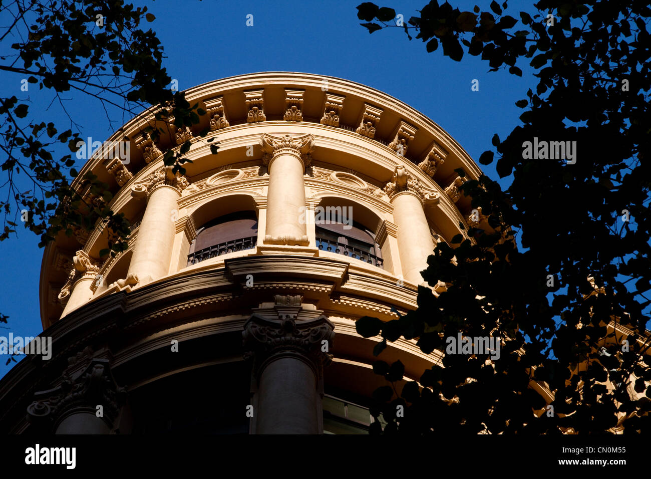 Architettura Belle Epoque visto da un parco a Bilbao Spagna Foto Stock