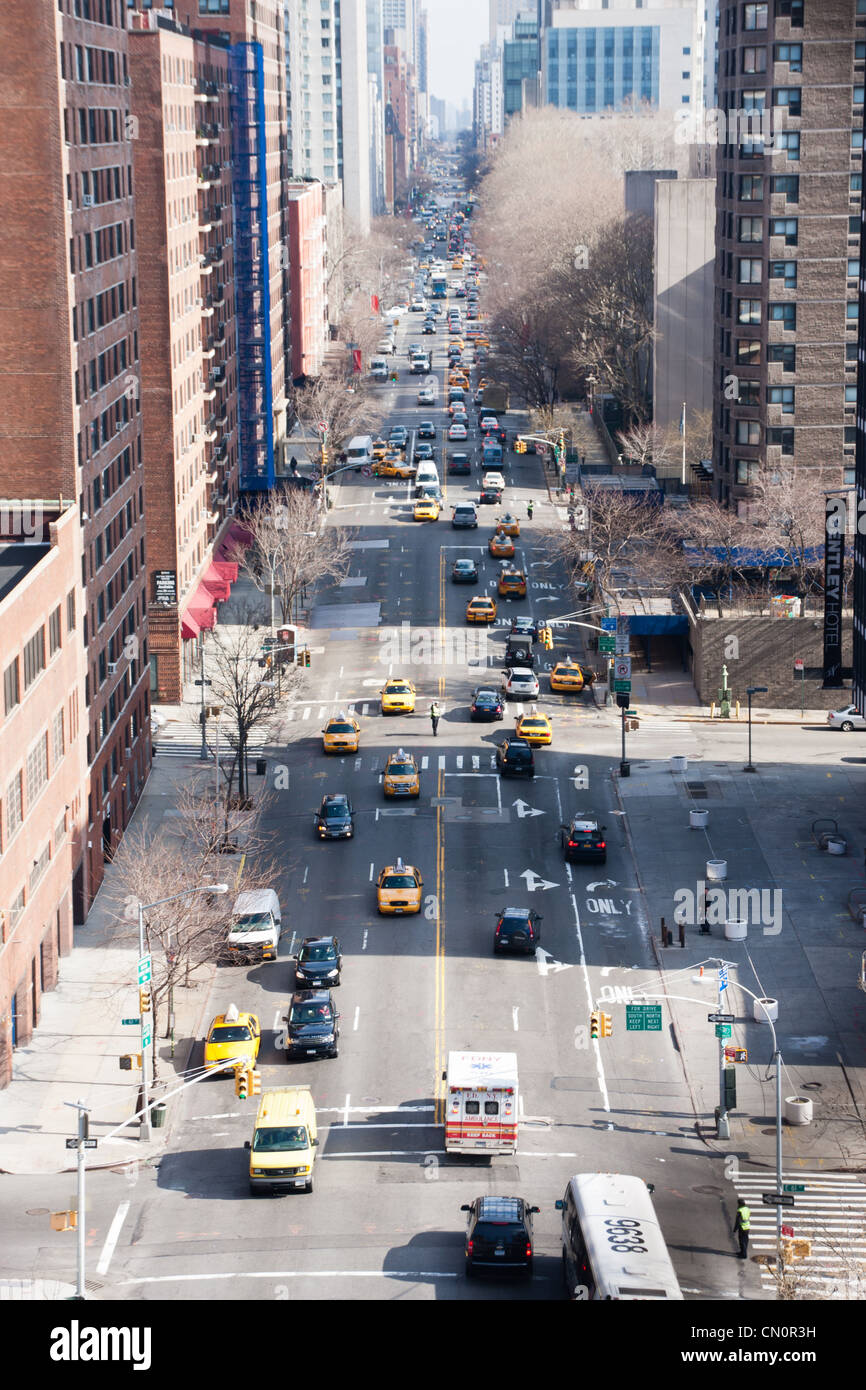 Polizia Stradale dirigere traffico su York Avenue, New York City Foto Stock