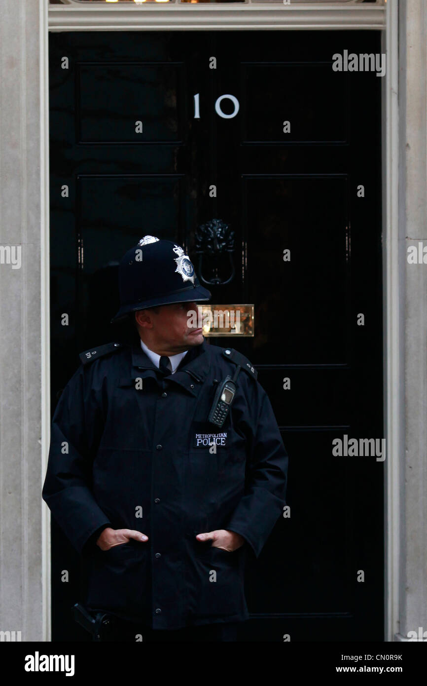 L'Inghilterra,Londra,10 Downing Street, British funzionario di polizia Foto Stock