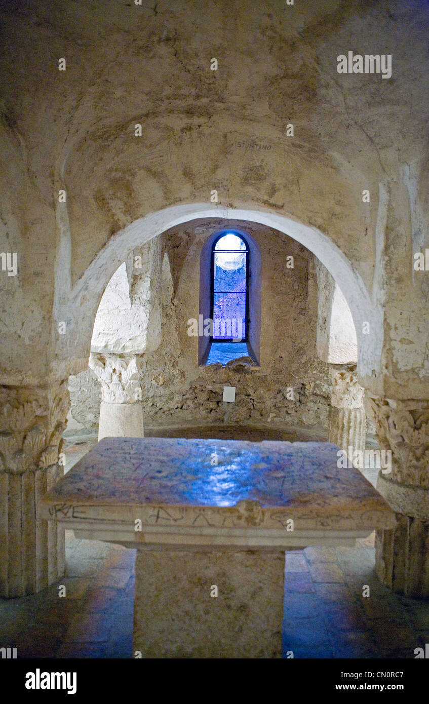 Italia Abruzzo, provincia di L'Aquila Casauria, la Basilica di San Clemente la cripta Foto Stock