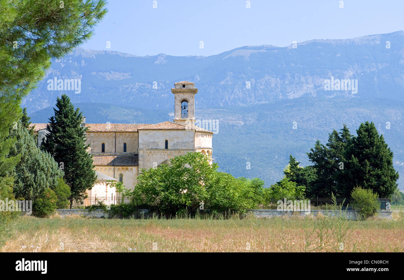 Italia Abruzzo Provincia di L'Aquila Corfinio, la basilica Valvense (XII secolo) Foto Stock