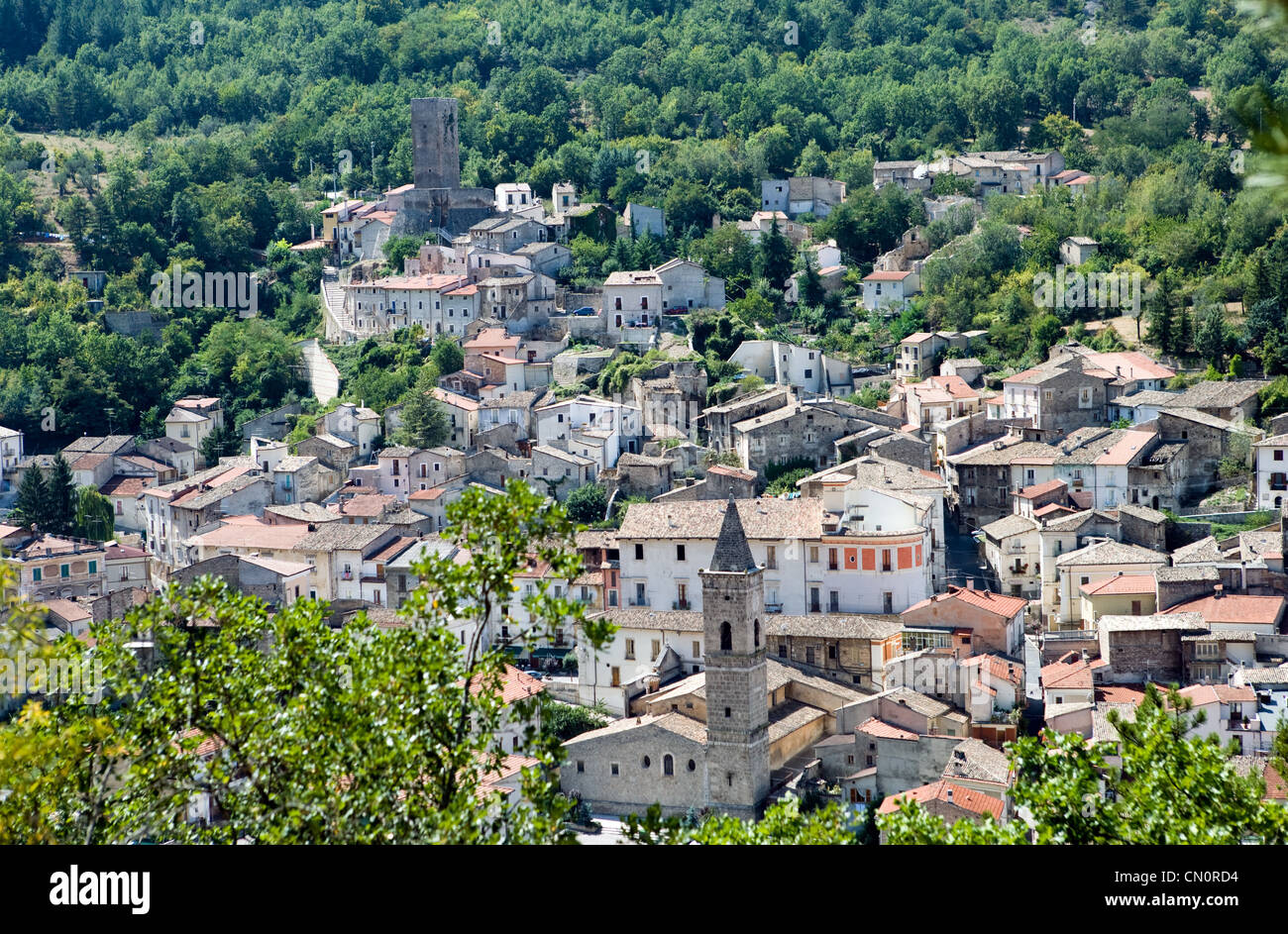Italia Abruzzo Provincia di L'Aquila Introdacqua, panorama del paese Foto Stock