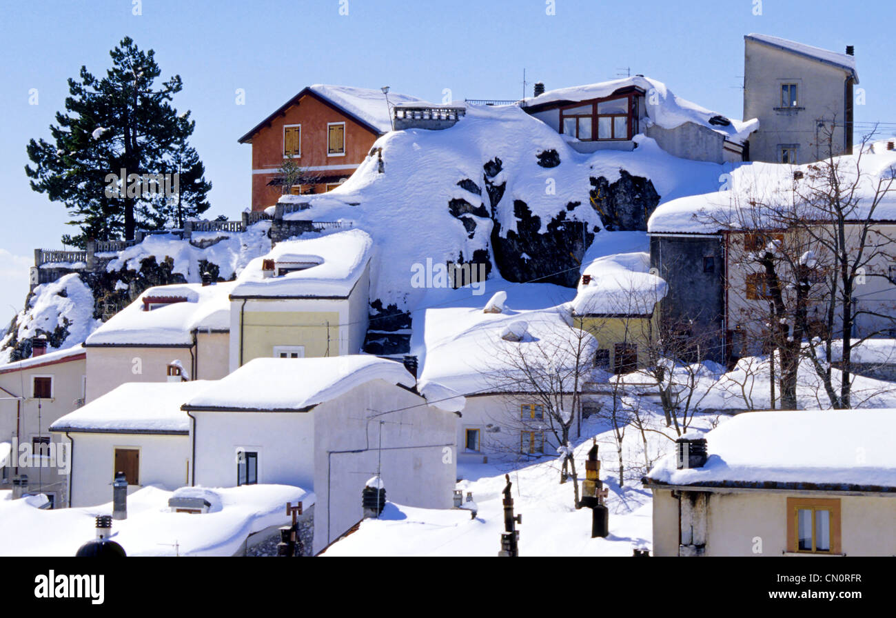 Italia Abruzzo Parco Nazionale del Gran Sasso, vista invernale Foto Stock