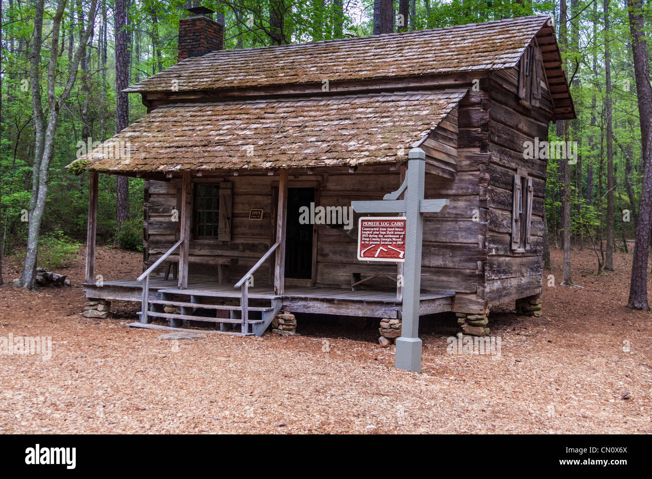Pioneer Log Cabin a Callaway Gardens in legno di pino di montagna, Georgia. Foto Stock