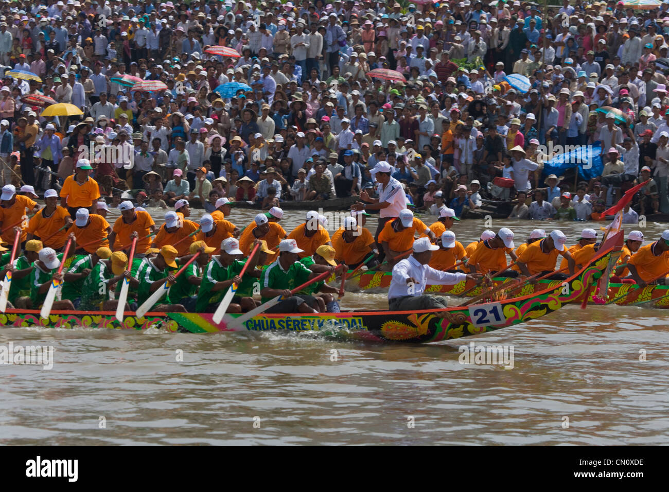 Ong Boat Race celebra il Khmer popolare di anno Nuovo festival, Ghe Festival delle ONG, sul fiume Mekong, Soc Trang, Vietnam Foto Stock