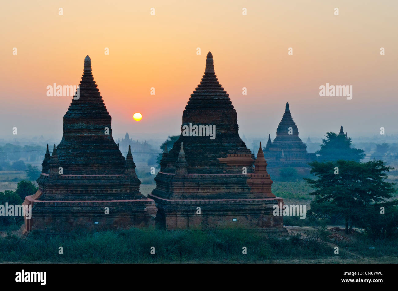 Templi di sunrise, Bagan, Myanmar Foto Stock