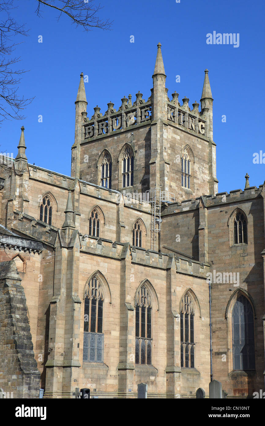 Dunfermline Abbey con re Bruce sulla guglia Foto Stock