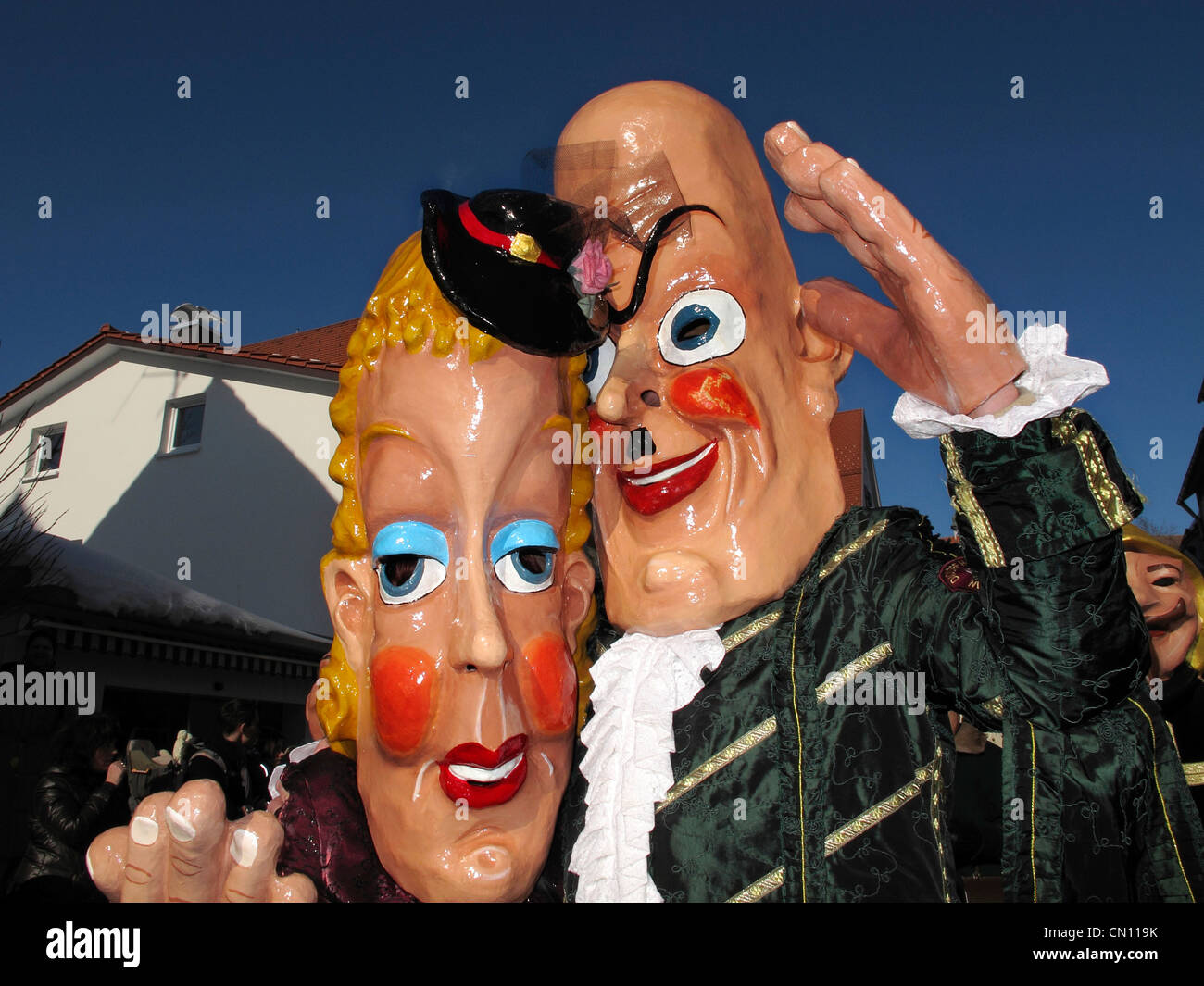 Germania Baviera Swabish Isny Martedì Grasso Carnevale divertente gentleman e lady sfilata di maschera Foto Stock
