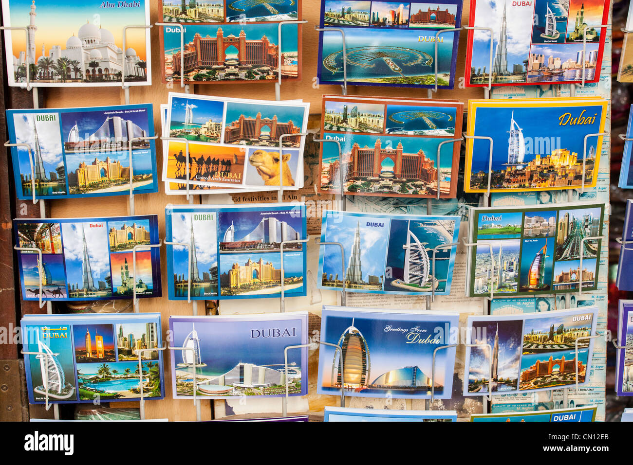 Le cartoline per la vendita nel Vecchio Souk di Dubai, Foto Stock