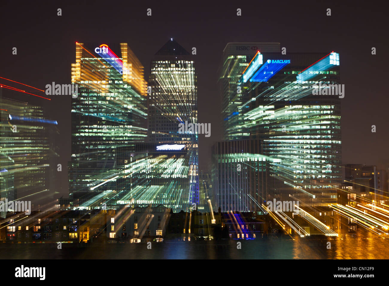 Canary Wharf quartiere finanziario con una raffica di zoom effetto, London, Regno Unito Foto Stock