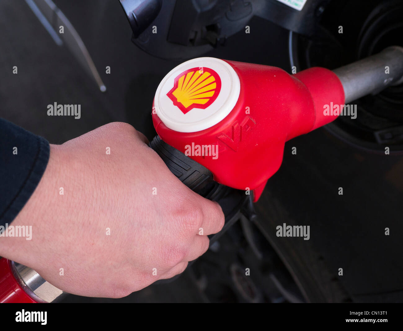 Dettaglio della pompa di carburante alla stazione di servizio Shell Foto Stock