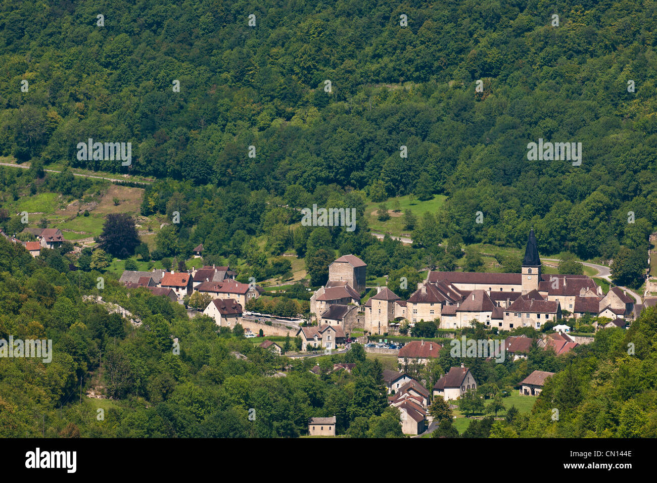Francia, Giura, Baume les Messieurs, denominata Les Plus Beaux Villages de France (i più bei villaggi di Francia), dominato Foto Stock