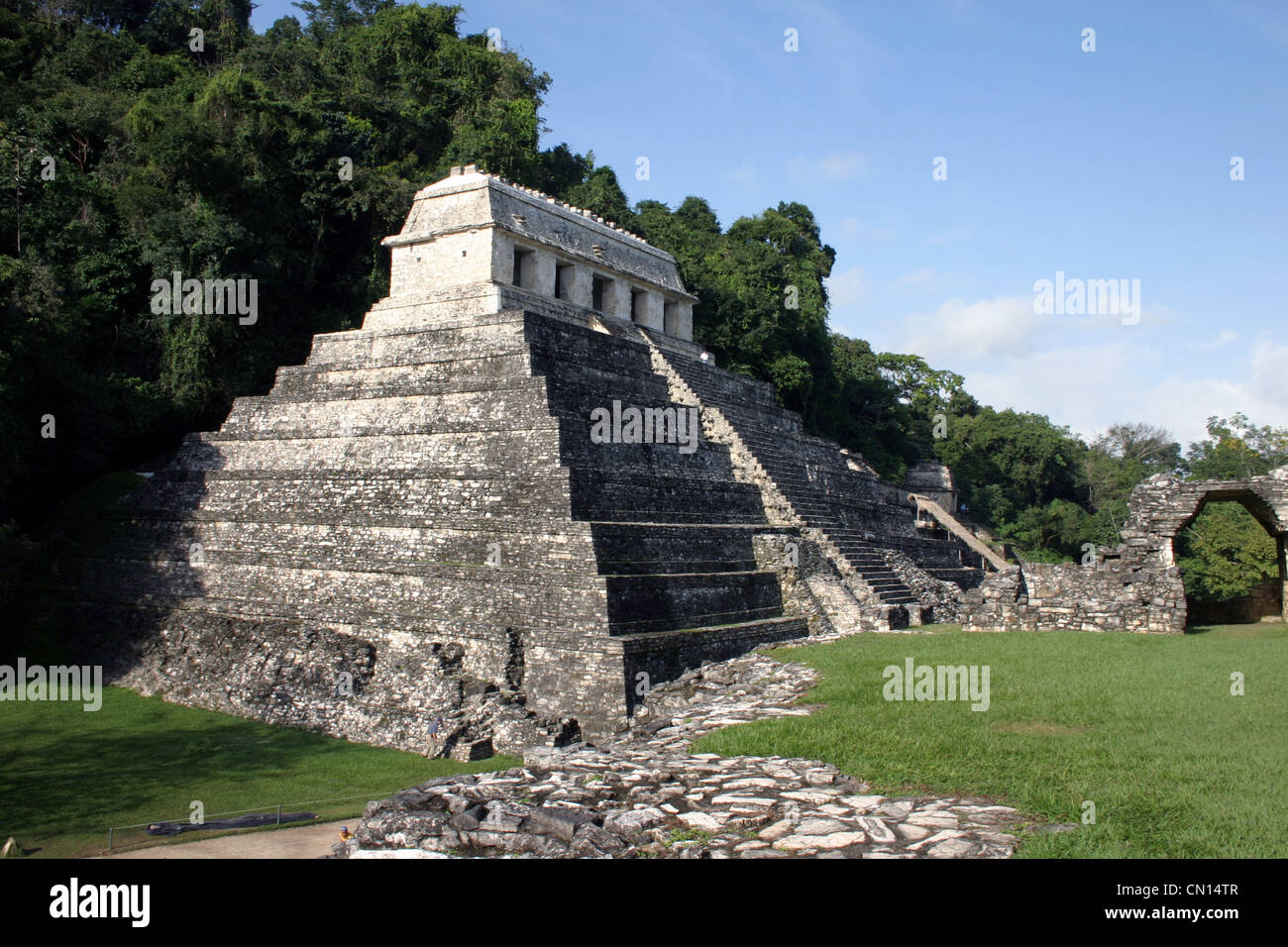 Il Tempio delle iscrizioni nel sito archeologico Maya di Palenque, Chiapas, Messico. Uno splendido esempio di architettura precolombiana. Foto Stock