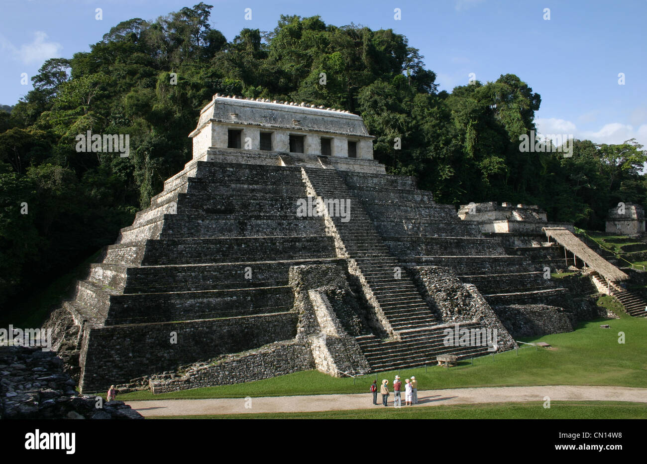 Il Tempio delle iscrizioni nel sito archeologico Maya di Palenque, Chiapas, Messico. Uno splendido esempio di architettura precolombiana. Foto Stock