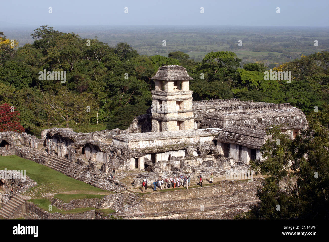 Il Tempio delle iscrizioni nel sito archeologico Maya di Palenque, Chiapas, Messico. Uno splendido esempio di architettura precolombiana. Foto Stock
