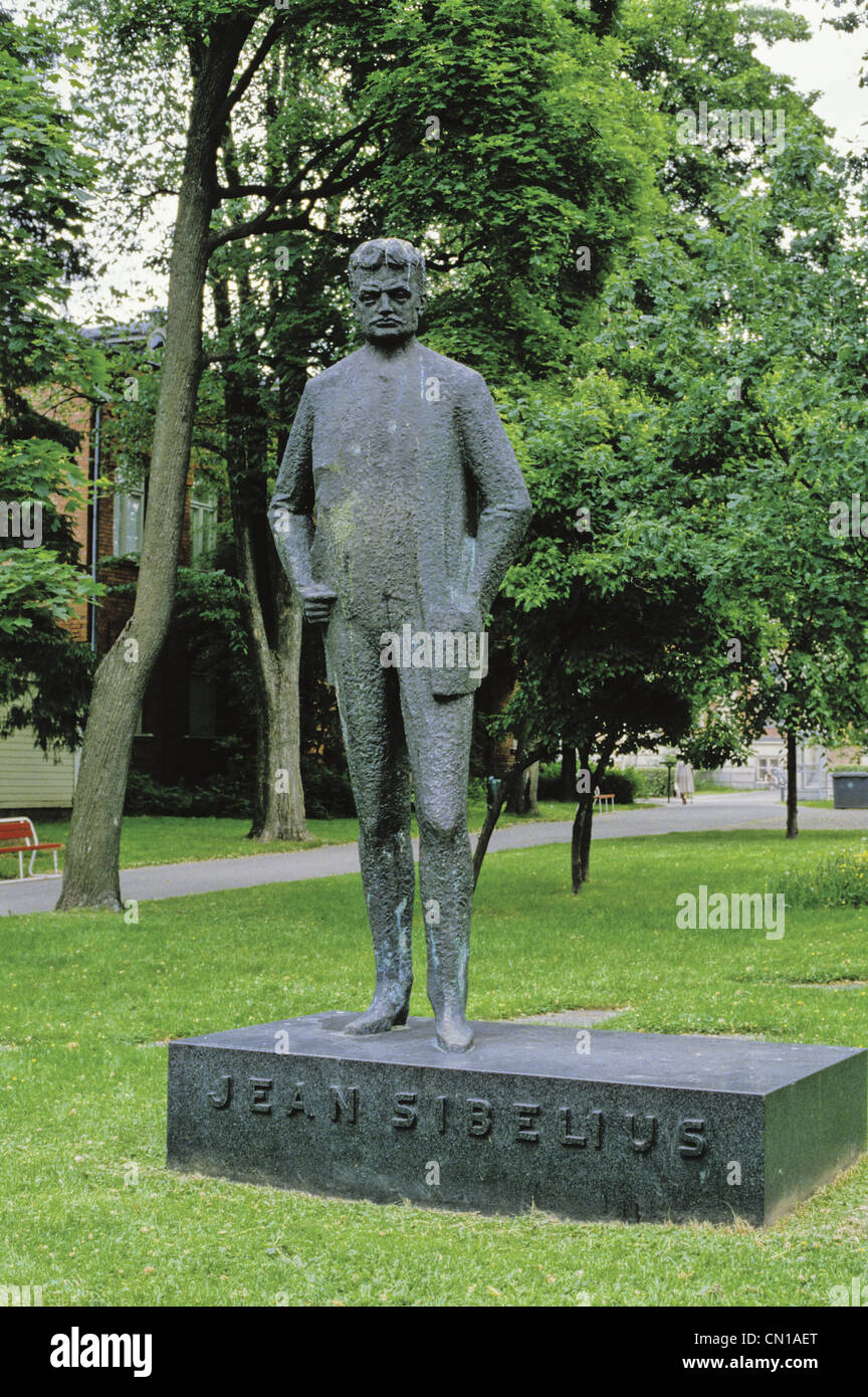 Il 1964 Statua di Jean Sibelius da Kain maschiatore in Hameenlinna, Finlandia Foto Stock