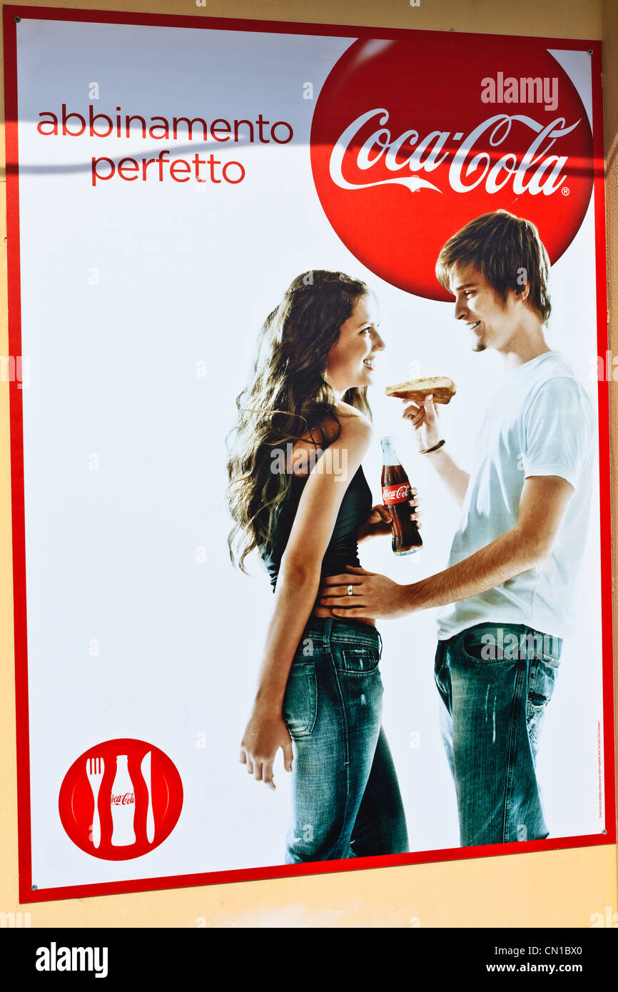 L'italiano per la pubblicità tramite Affissioni per coca-cola, Monterosso Italia Foto Stock