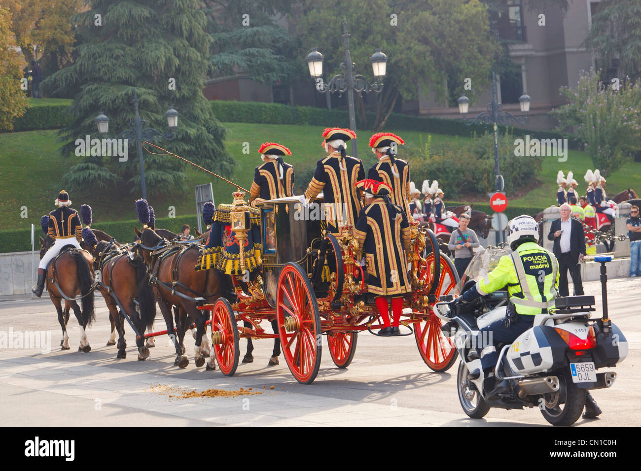 Madrid, Spagna. Trasporto in pullman un ambasciatore di Spagna al Palazzo Reale per la presentazione della cerimonia di credenziali Foto Stock