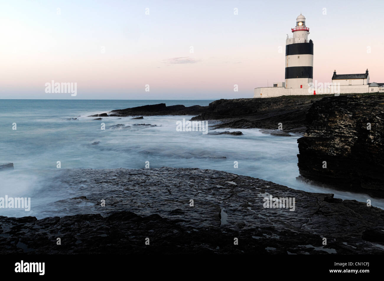Hook Head Lighthouse Wexford in Irlanda Irish mare oceano atlantico gancio più antichi della penisola operativa intatto mondo di luce in tutto il mondo Foto Stock
