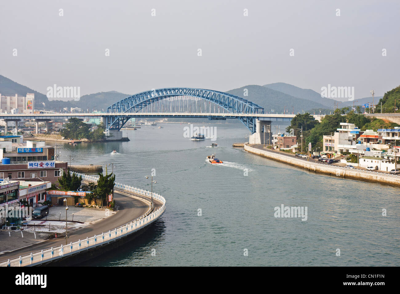 Tongyeong Canal e Grand Bridge, Corea del Sud Foto Stock