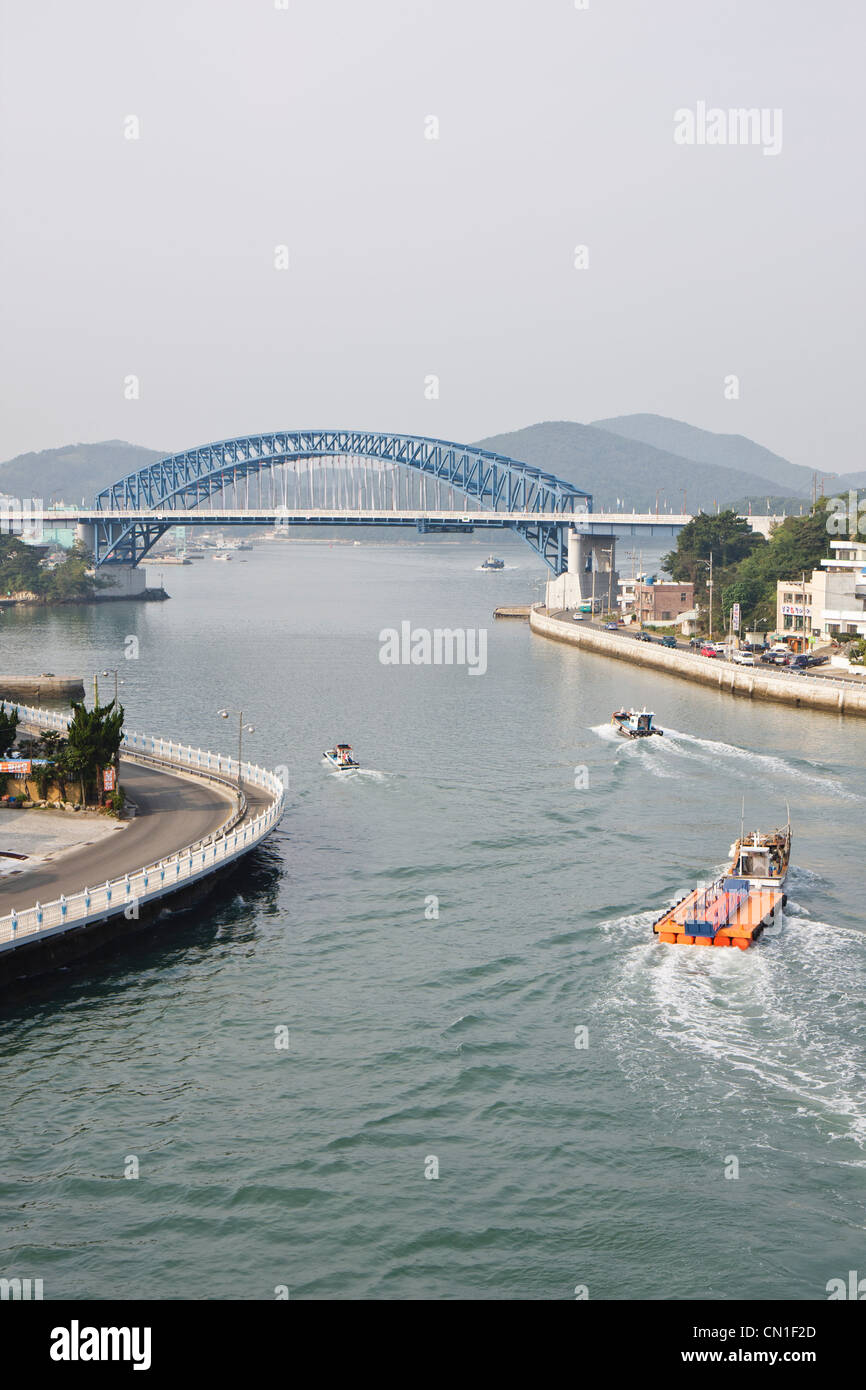 Tongyeong Canal e Grand Bridge, Corea del Sud Foto Stock