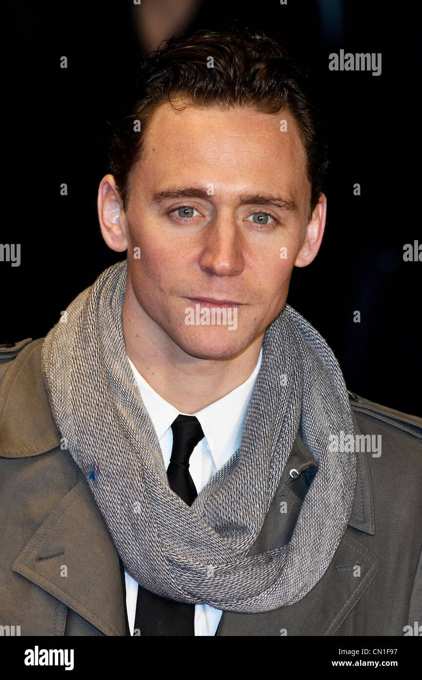 01/02/2011. Tom Hiddleston assiste la premiere europeo di Brighton Rock a Leicester Square, Londra. Foto di credito dovrebbe leggere: Julie Edwards Foto Stock