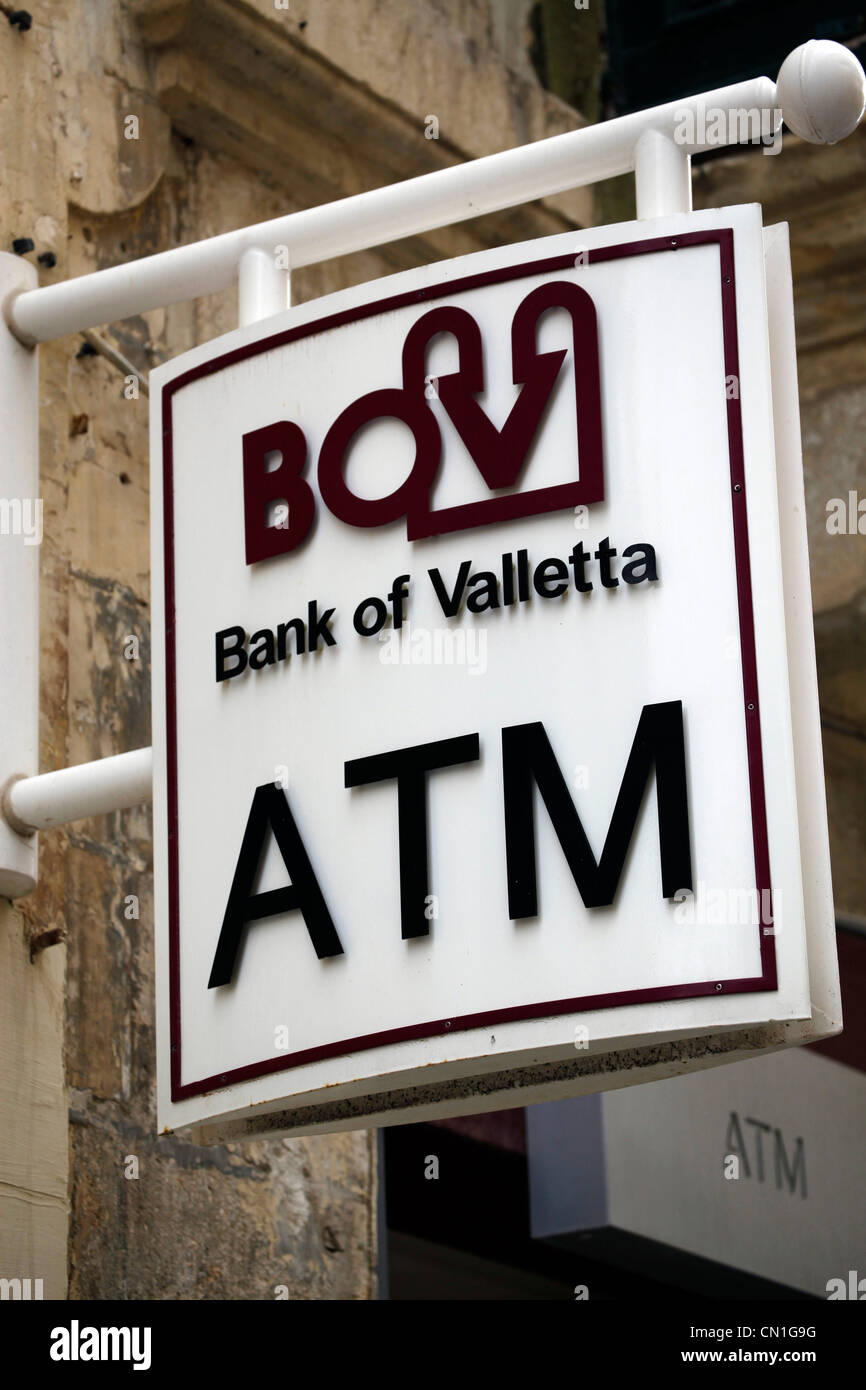La Banca di Valletta ATM cash macchina punto di firmare a La Valletta, Malta Foto Stock